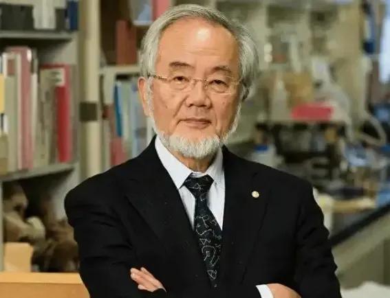 日本生物学家、诺贝尔医学奖获得者大隅良典说，人适当挨饿，身体会开启细胞自噬机制，