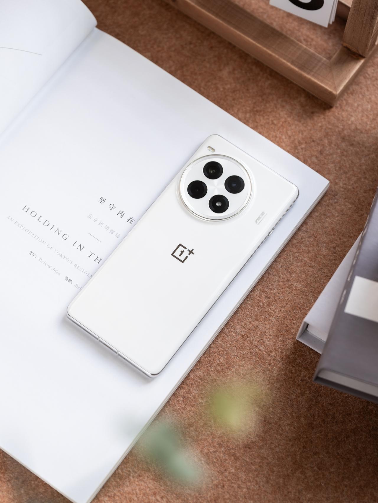 聊聊一加Ace3 Pro 这个机子吧。综合用下来，质感、性能、续航、充电和细节，