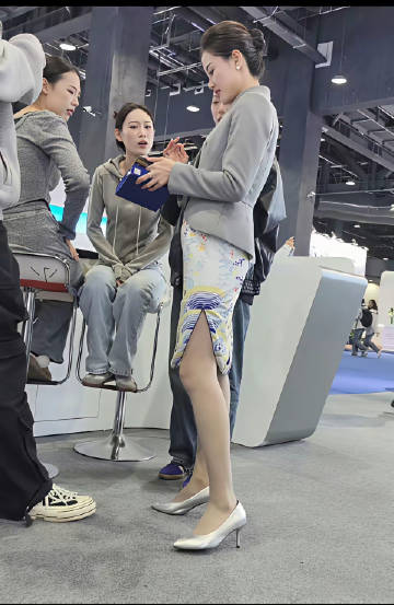 一眼就知道是假空姐
