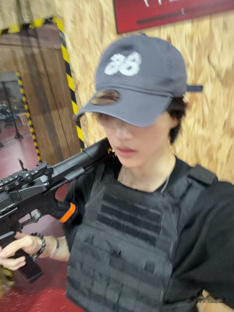 不是谁站在老朔身边都能这么顺眼的 这个搭子比之前那点强一万倍我打满分 