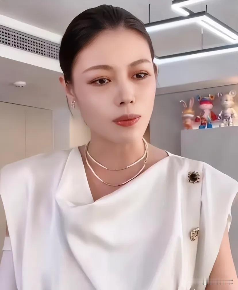 葛荟婕：风波后的单身，路在何方,

葛荟婕38岁啦，年龄不小了，选择面变窄，和 