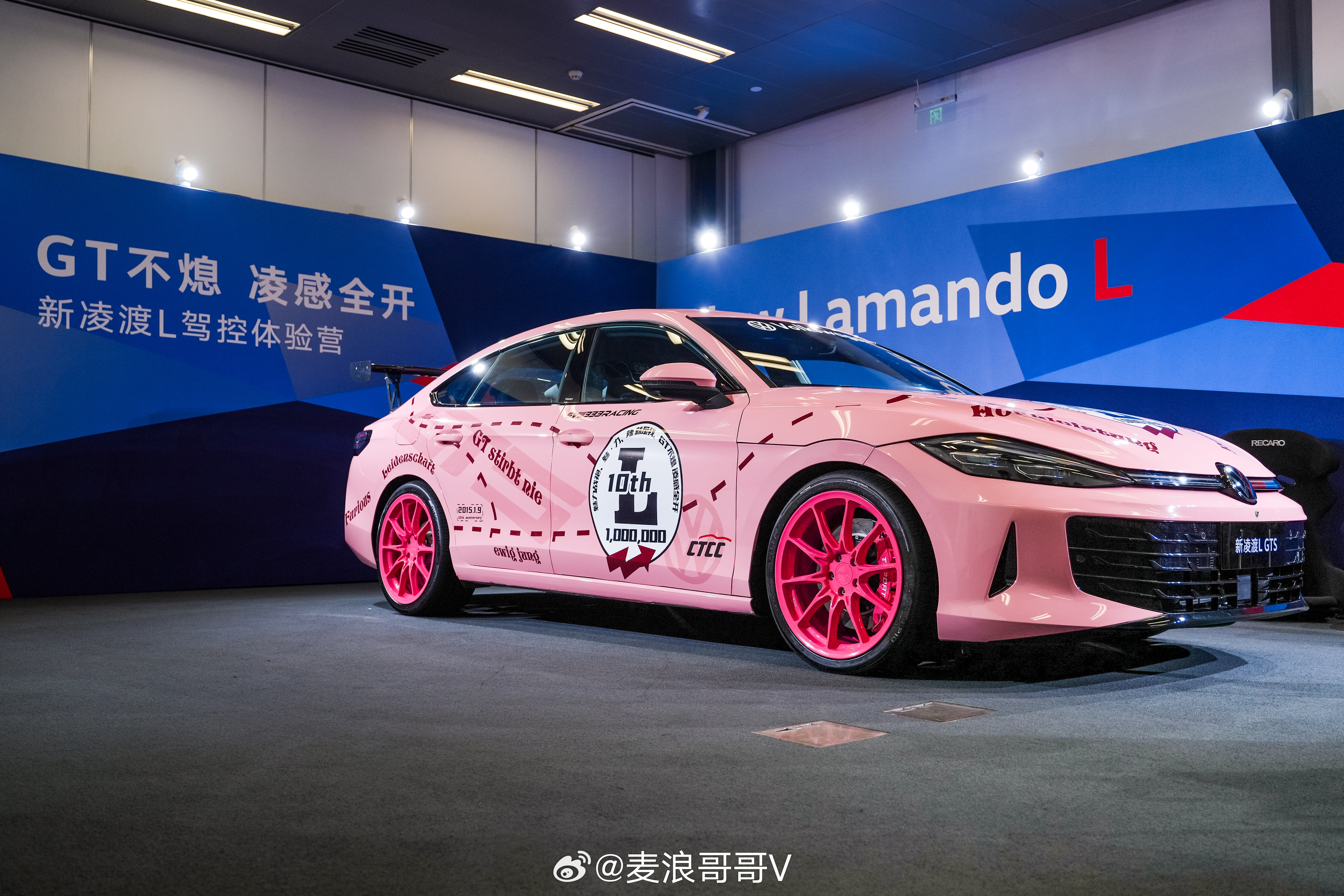 GT新成员闪现保时捷中心全新凌渡LGTS 猛一看这话题还以为是谁要砸场子呢，结果