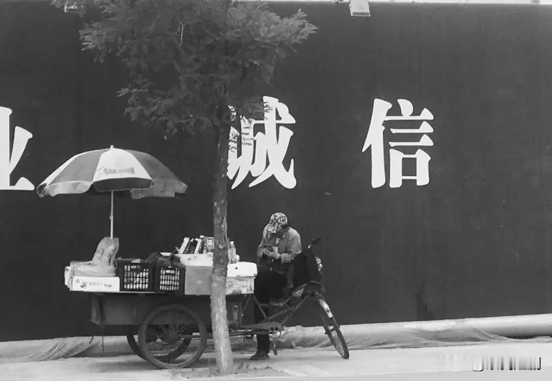 诚信缺失所引发的危机着实令人胆寒。从社会层面而言，信任危机已然成为最为严峻的危机