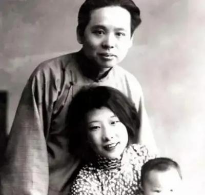 1913年，张恨水被迫结婚。

这本该是人生大事，可对当时18岁的他来说，更像一