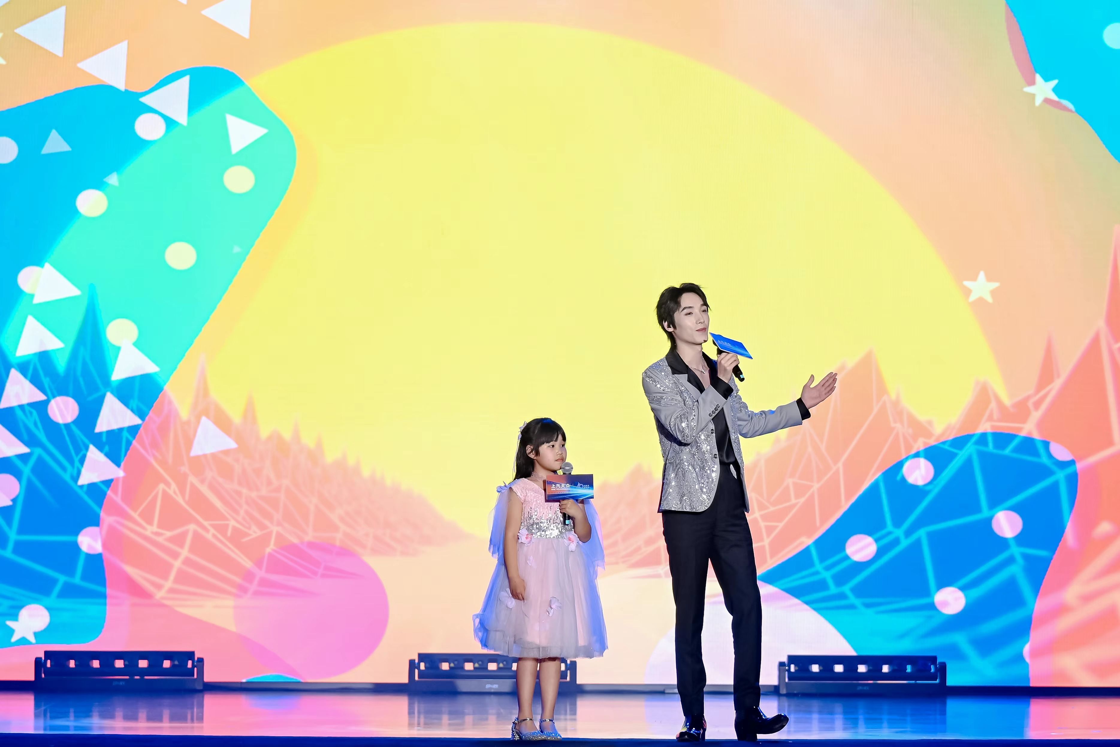 #上汽大众途观LPro之夜# 途观L Pro，都市夜归人的温暖港湾，新时代最佳女