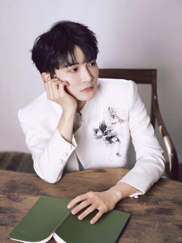 刘宇宁周深声线适配度刘宇宁周深哼唱这段 这是什么梦幻联动！刘宇宁周深声线适配，穿