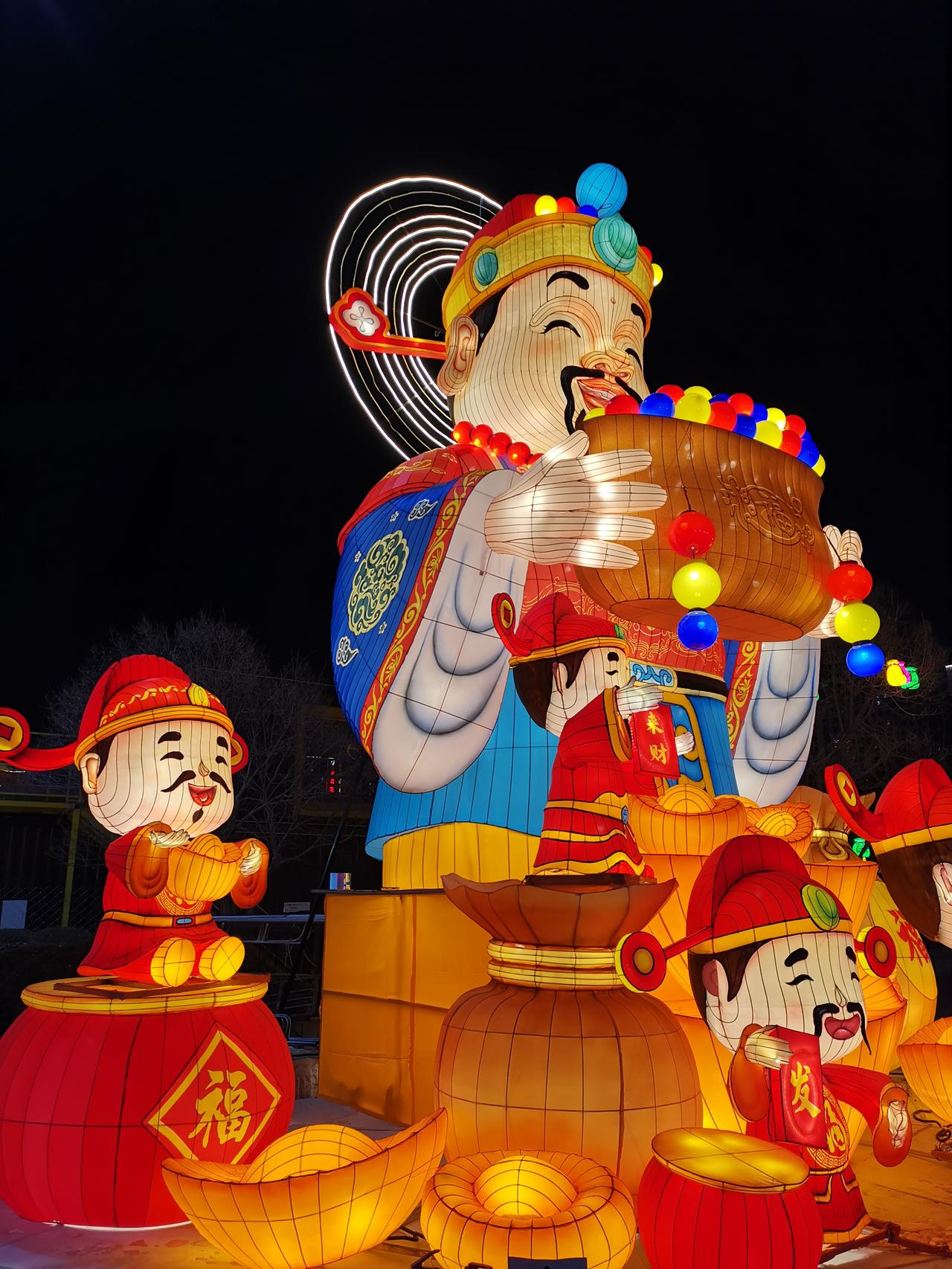 春节的仪式感会消退吗？我觉得这得看不同家庭。在我家，春节的仪式感那可是一点没少。