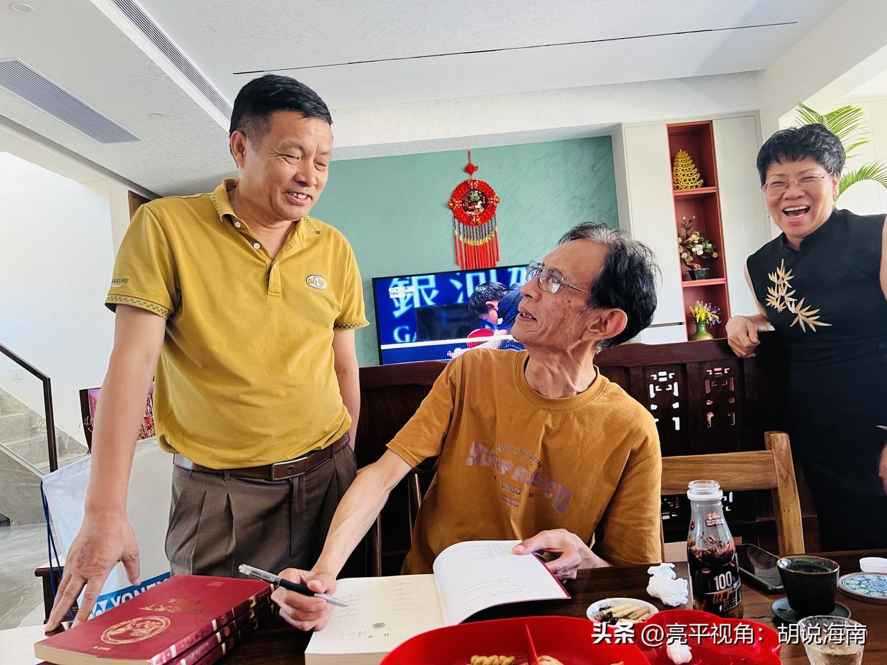 感谢海南蓝海诗社社长高霞的悉心安排，今日于她位于南海·幸福汇天泽的别墅🏡，获著