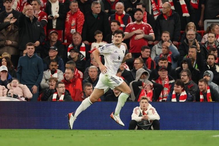 【曼联官方：马奎尔随队合练，约罗、库尼亚未参加】        曼联官方更新俱乐