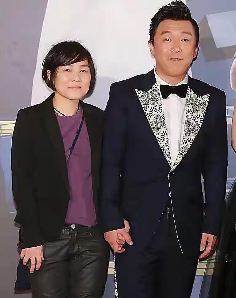 全网都在替黄渤惋惜，觉得妻子小欧长相普通，配不上影帝光环！
 
可黄渤始终清醒深
