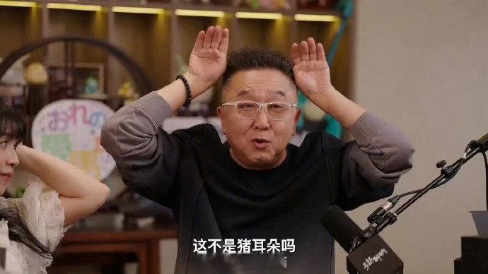 谁懂捧哏大爷跳宅舞的含金量捧哏大爷跨界跳宅舞，打破年龄和次元的界限。自带喜剧天赋