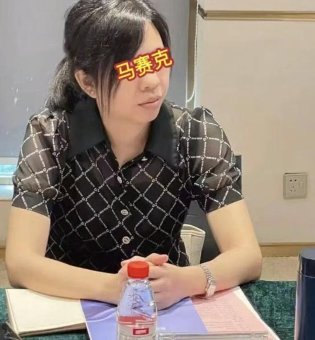 永州周局长这事儿，我关注的不是她跟几个人，也不是那些露骨的聊天记录，而是一个局长