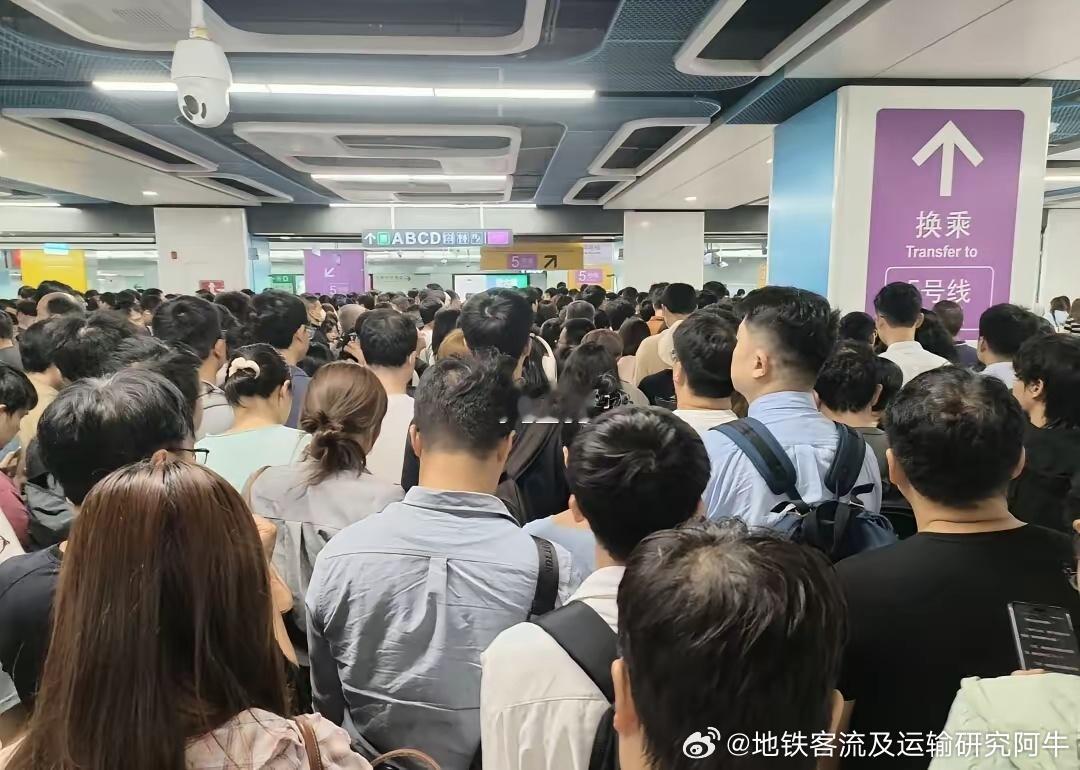深圳地铁13号线 一网友发贴：对深13的爱之深，“恨”之切