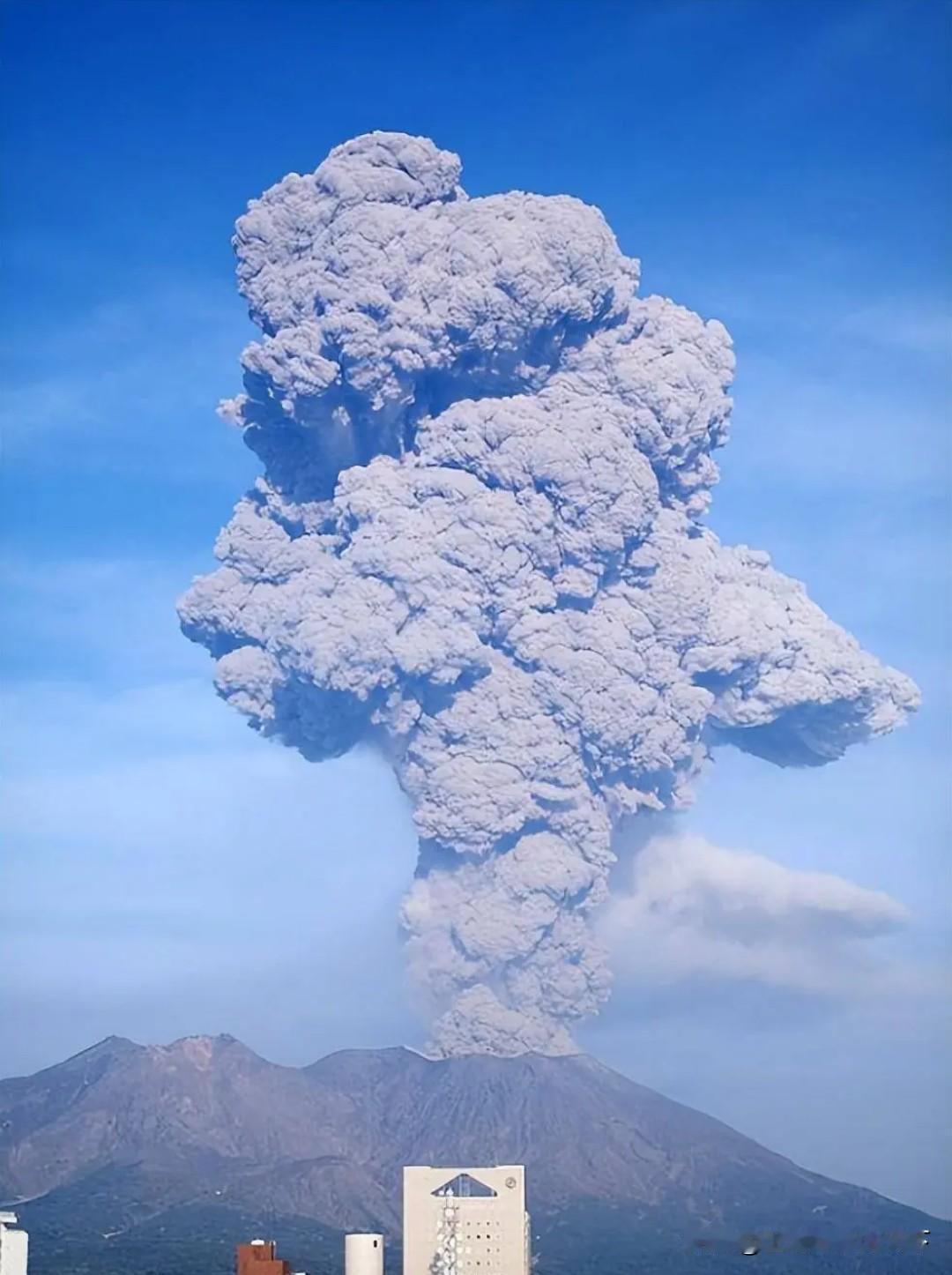 故乡凌晨发生了地震，海外漂泊的本大仙想不知道都不行，各种消息传来，尤其是地震局的