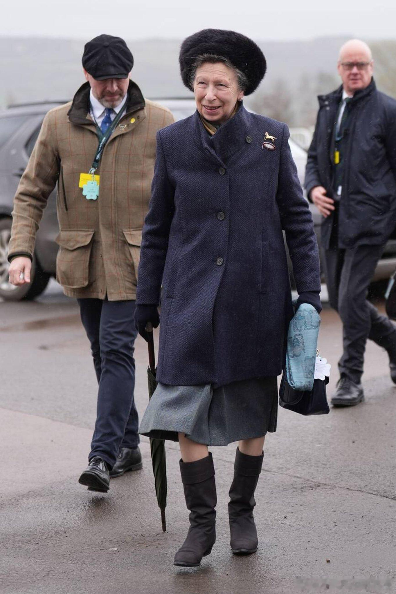 新闻 2026.3.13 英国安妮长公主及其女儿女婿扎拉·廷德尔夫妇出席一年一度