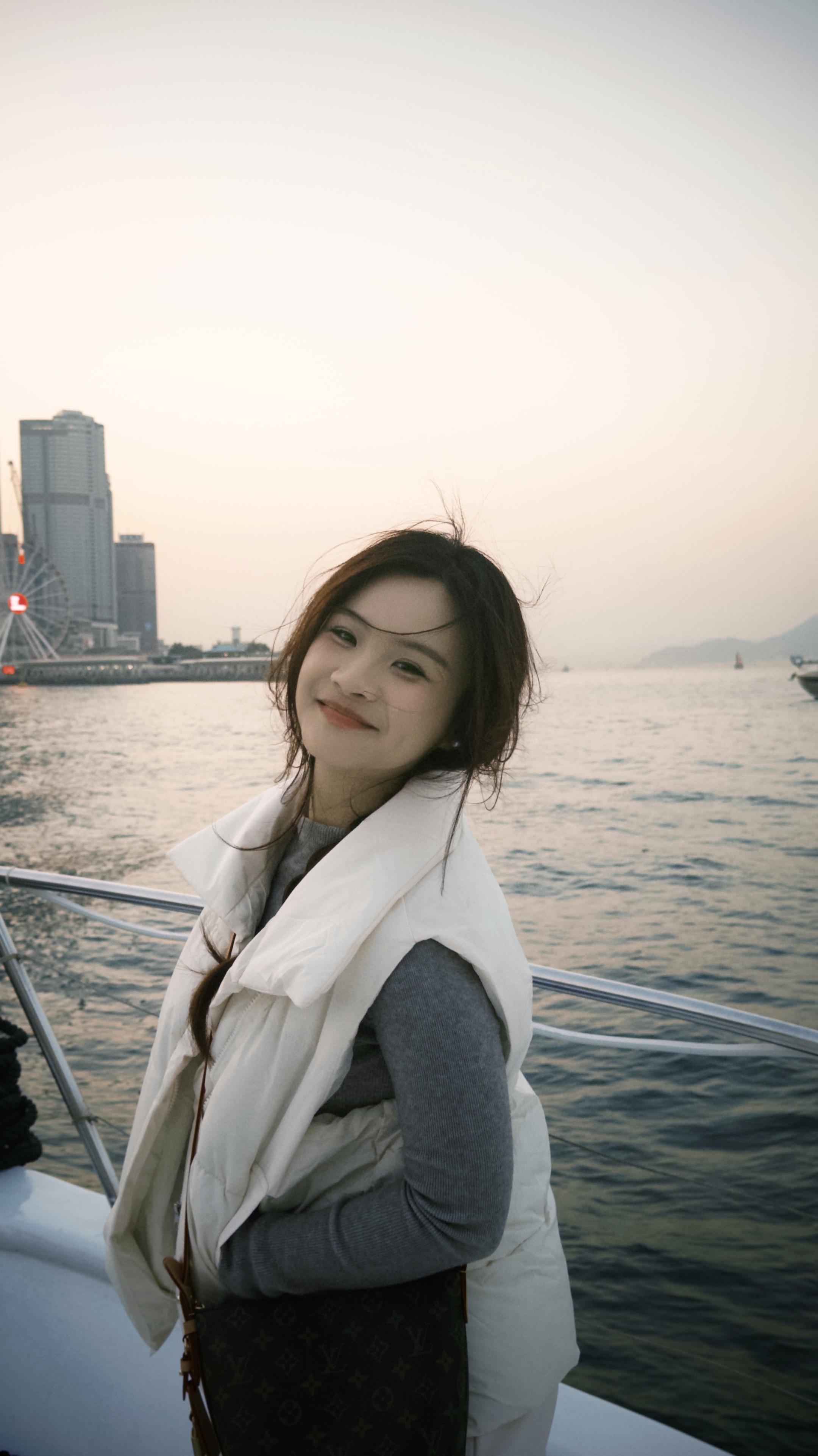 飞过了一万公里 数着自己和你的距离.