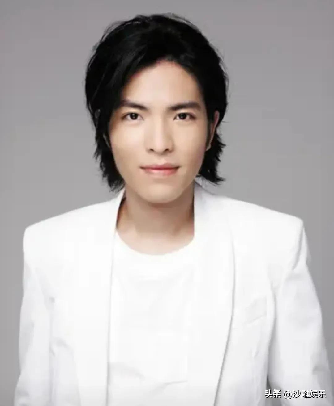 萧敬腾，好爱他老婆！

3月2日，萧敬腾带着老婆林有慧（Summer）和自家的“