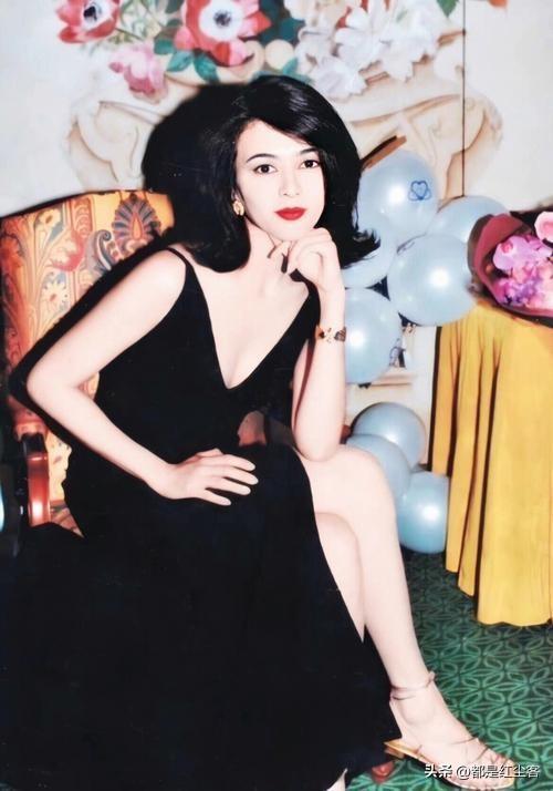 香港著名导演王晶说：林青霞男相，李嘉欣没肉，王祖贤腿丑，只有关之琳没有缺点，脸型
