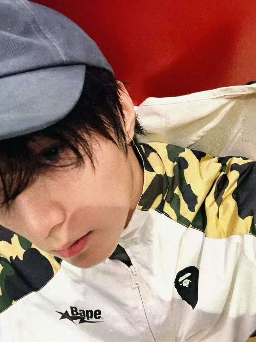 刘耀文不管了跳得很开心刘耀文跳得很开心  刘耀文高会更新:不管了，跳得很开心 