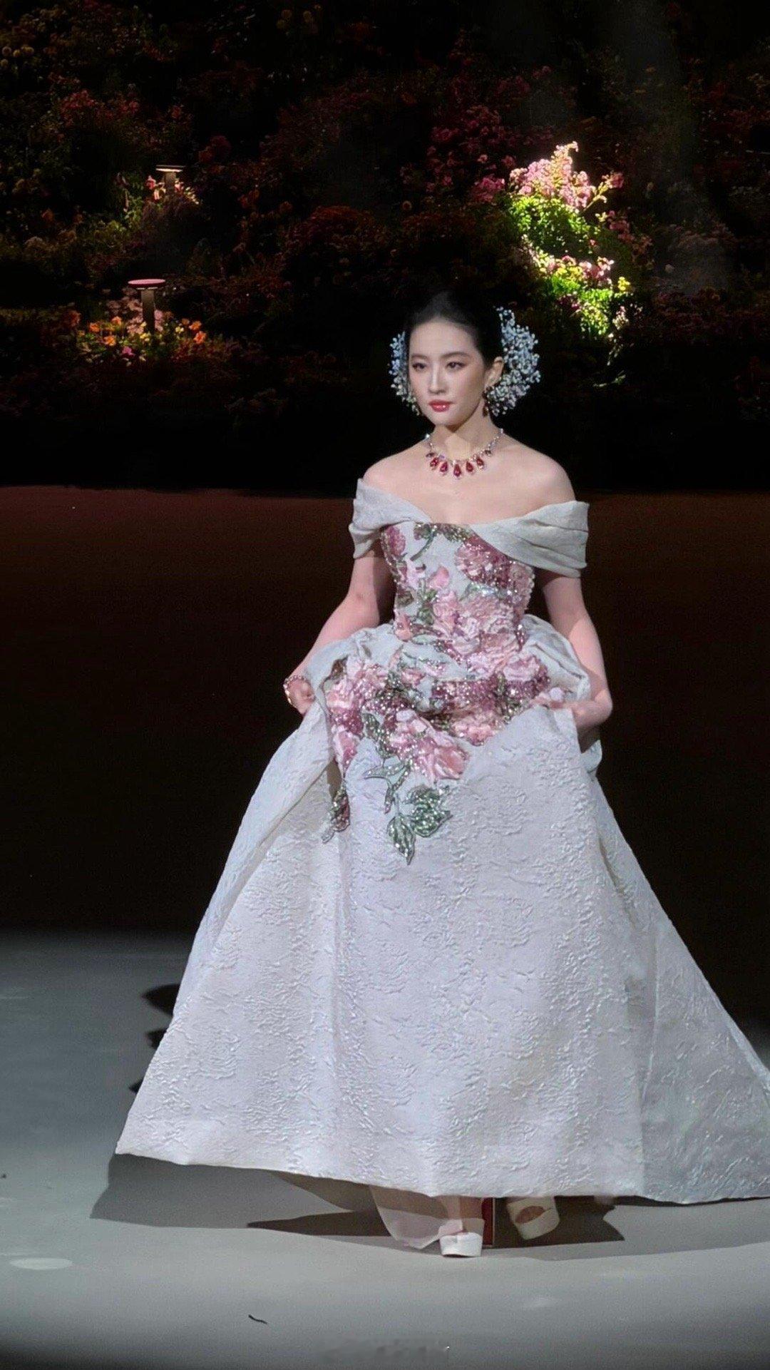 刘亦菲[爱你][爱你][色][色][色][色][色][色][色][色][色][舔