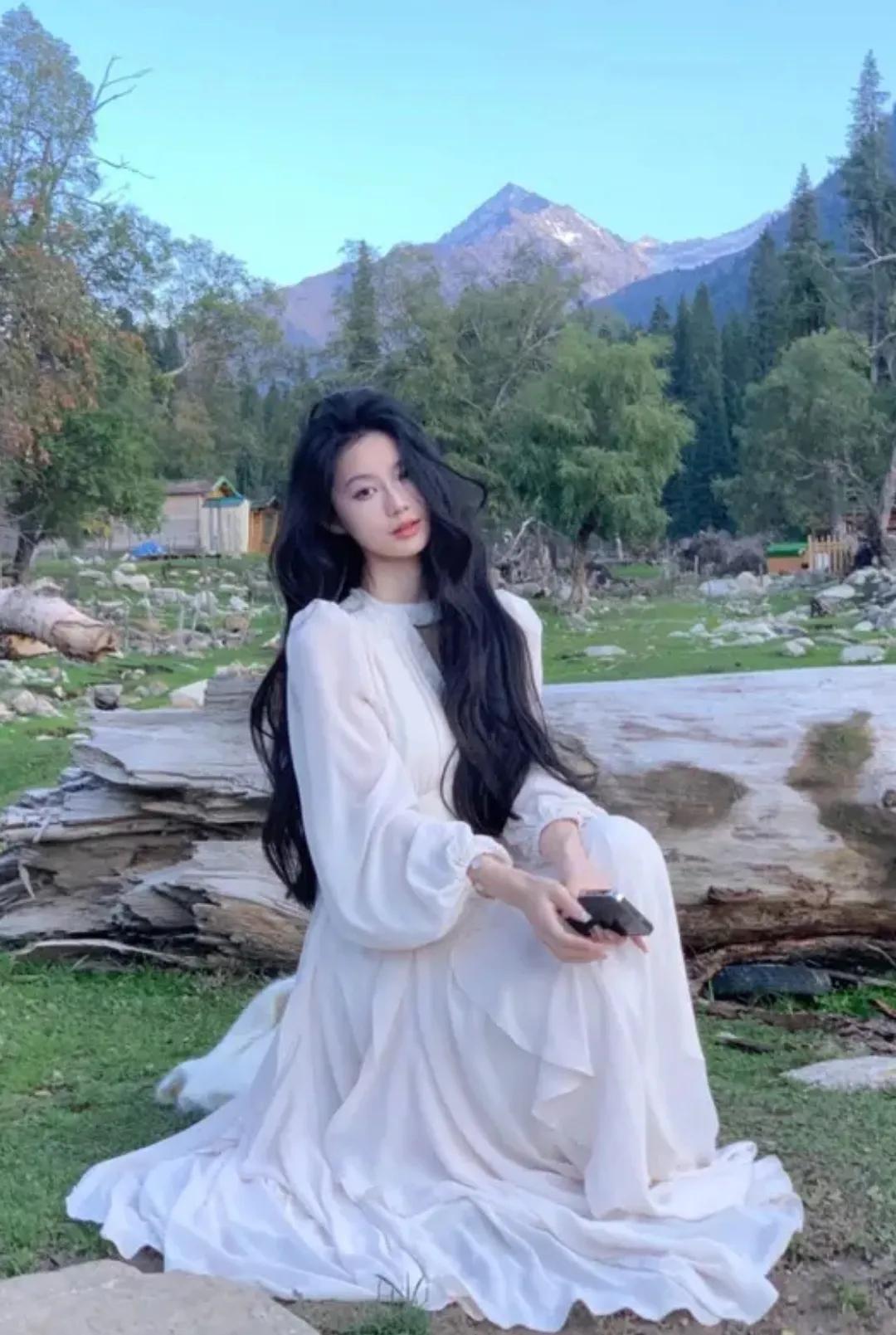 哇，仙女裙
这么漂亮的裙子
谁不喜欢呀
穿上这一条仙女裙
轻松成为别人的白月光
