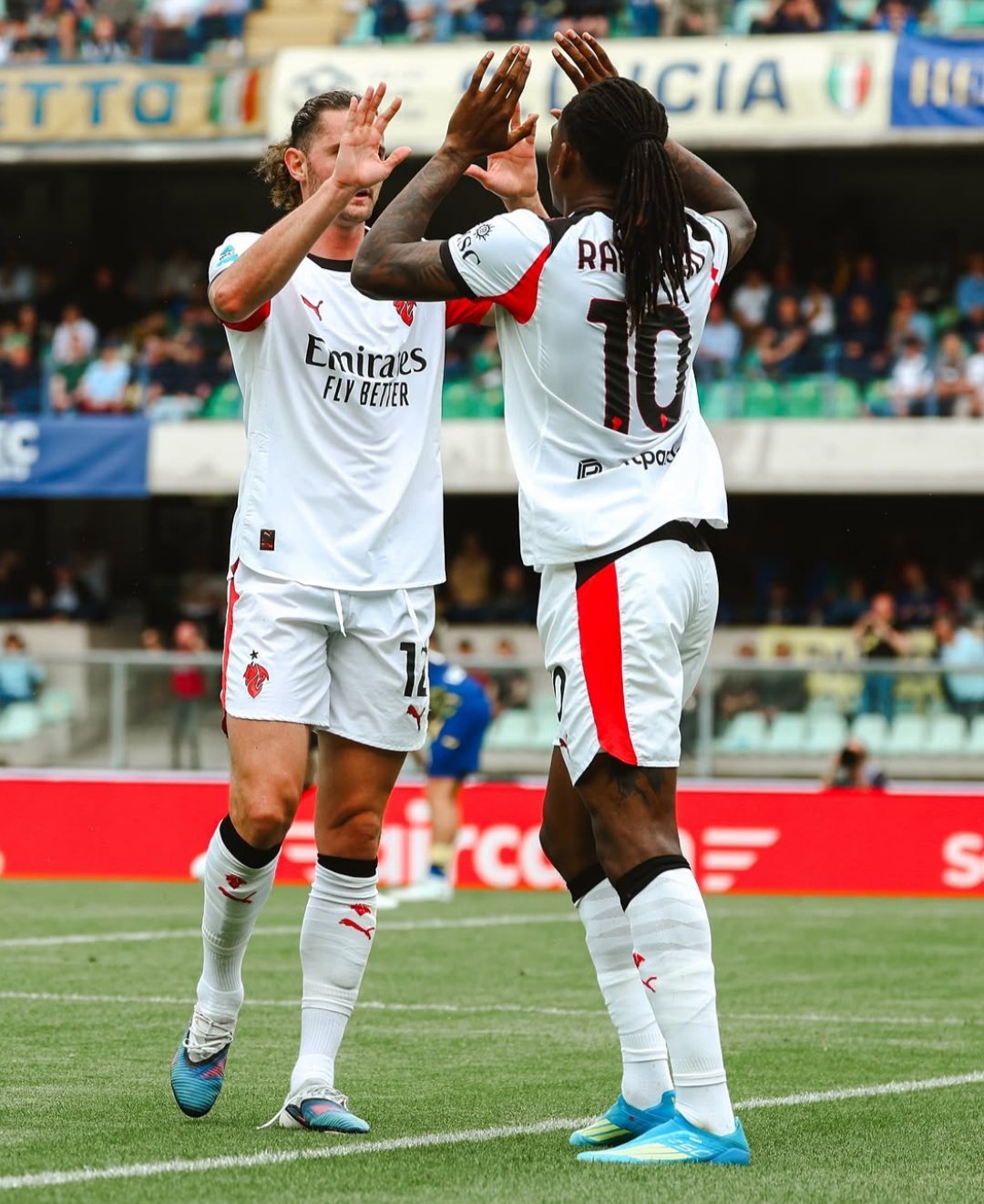 AC米兰 凭借9粒进球和3次助攻，拉斐尔·莱奥帮助AC米兰在意甲联赛中收获了15