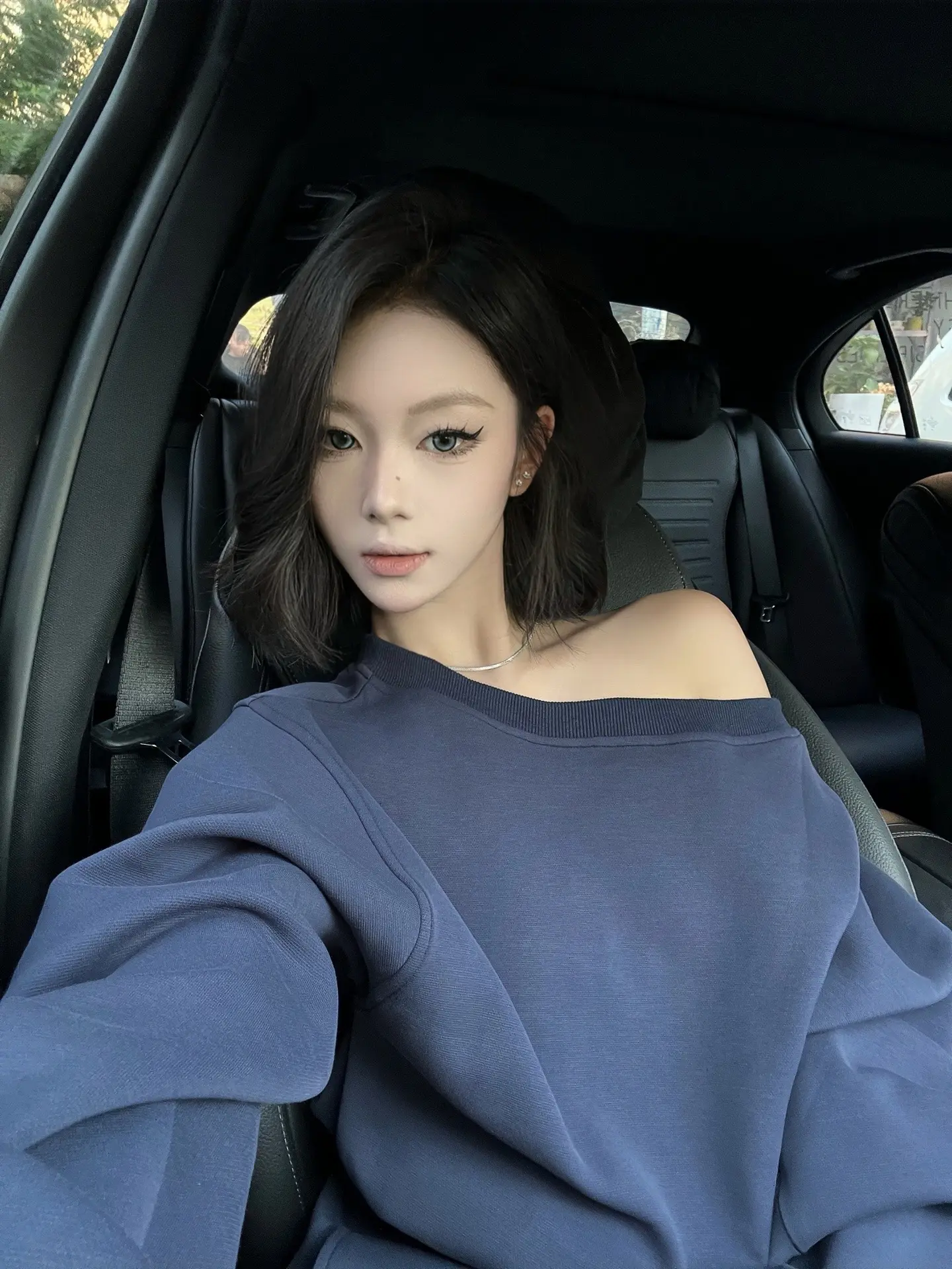 人总是喜欢反季节的东西 就像幸福总是后知后觉