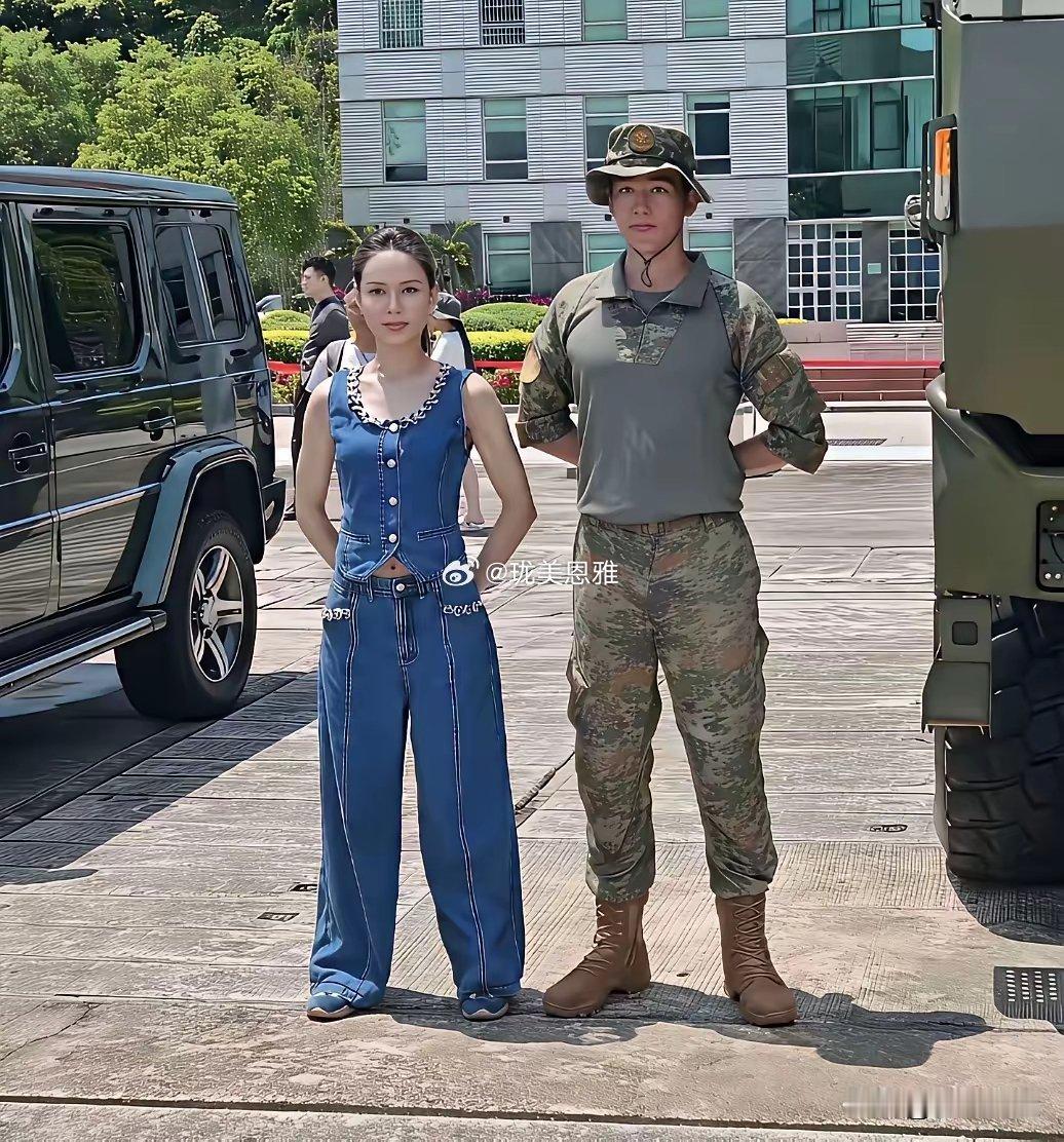 你敢相信她六十了么虽然她没有孩子但是她的人生活成了花 