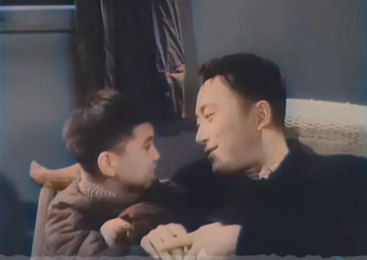 我理想中的父亲是孙道临在《永不消逝的电波》里那样的（图一二）
刘烨演的电影《那山