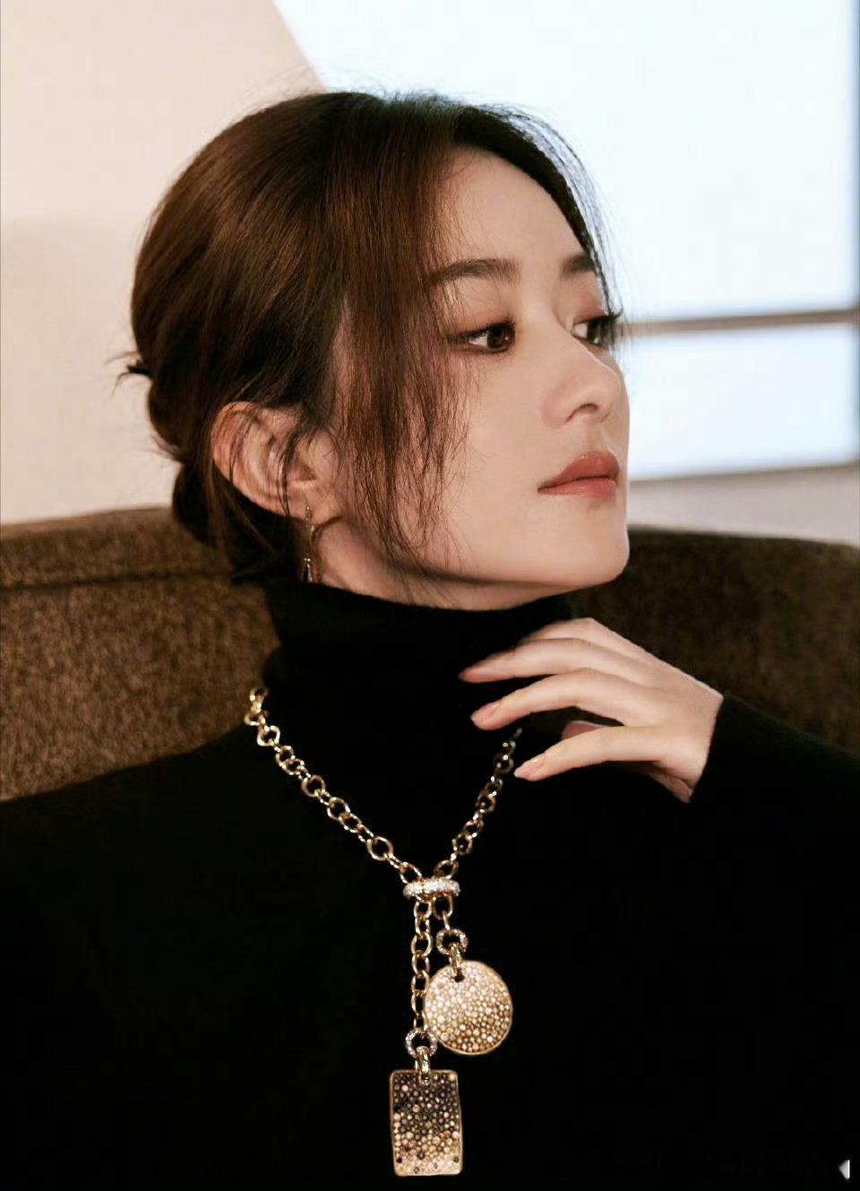 赵丽颖赵丽颖出道二十周年 赵丽颖 希望你在流言四起的世界里熠熠生辉，做那个不被定