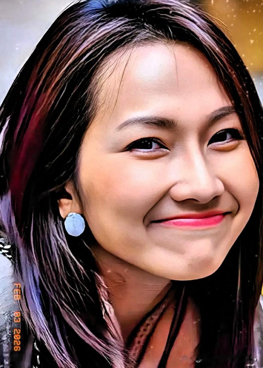 亚投行行长女儿金刻羽，曾被称为“最美星二代”，如今却沦落到靠父母铺路，依然被骂“