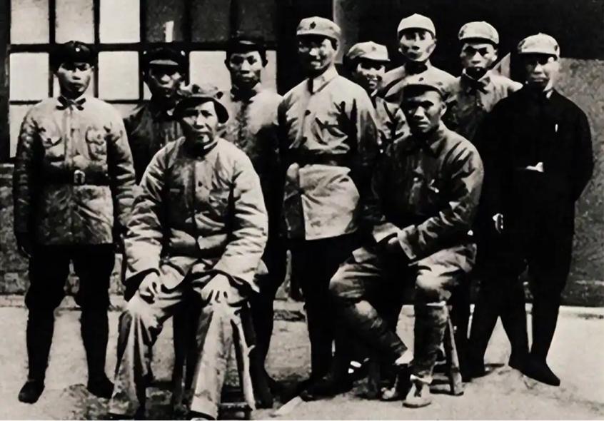 毛主席的警卫员，出了两位大将、两位上将、七位少将。能当主席的警卫员，自然都是能力