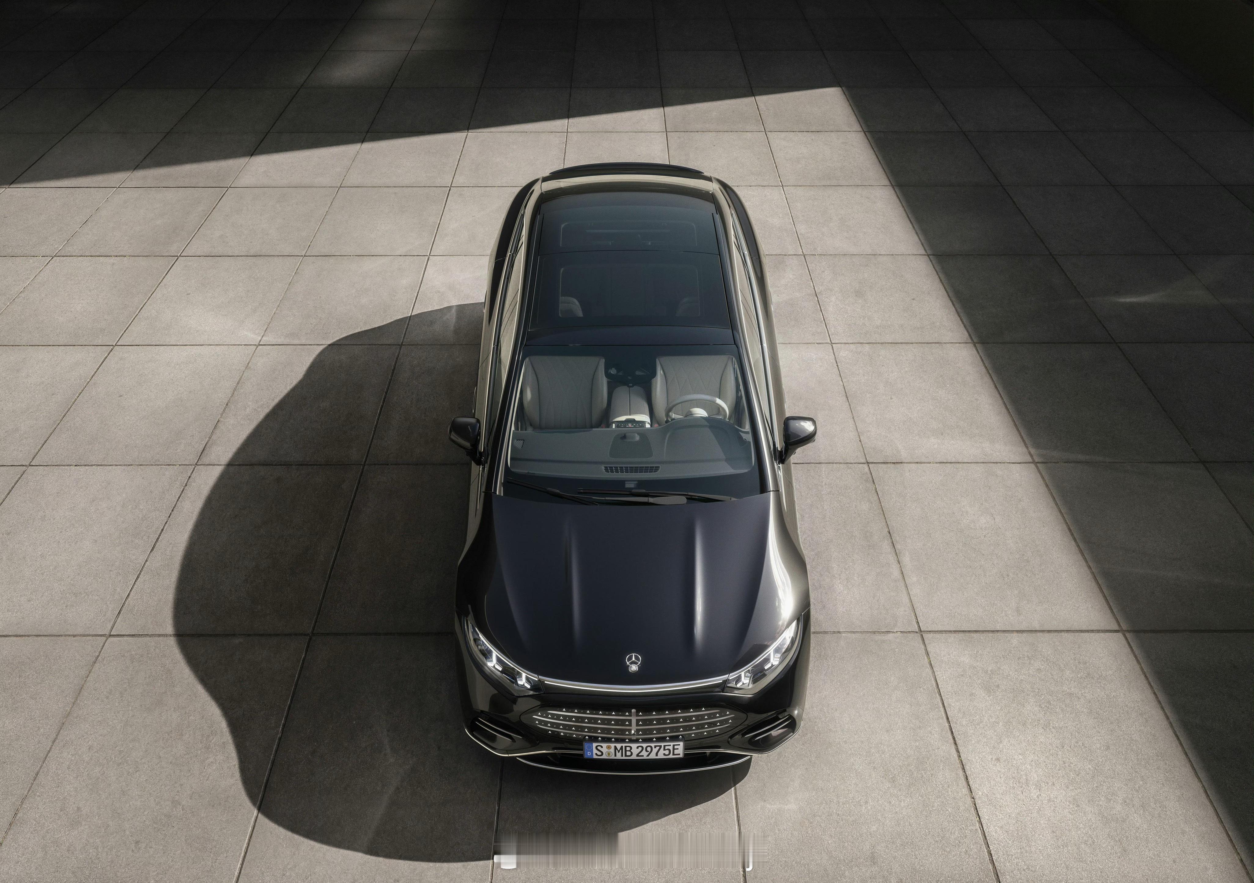 奔驰大改款的 EQS发了可能也是绝唱了28 年停产后纯电 S 接手所以你们知道我