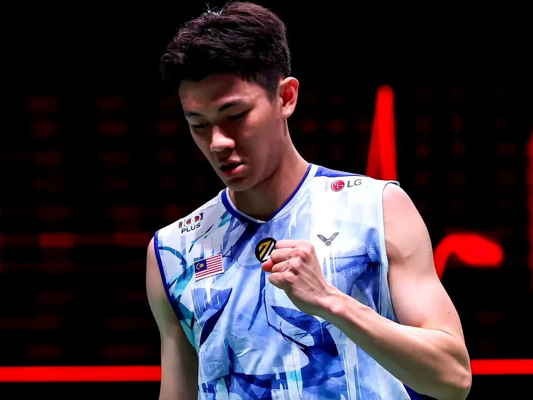 落后就摆烂！李梓嘉21-17、11-21、13-21遭李诗沣逆转，无缘#2023