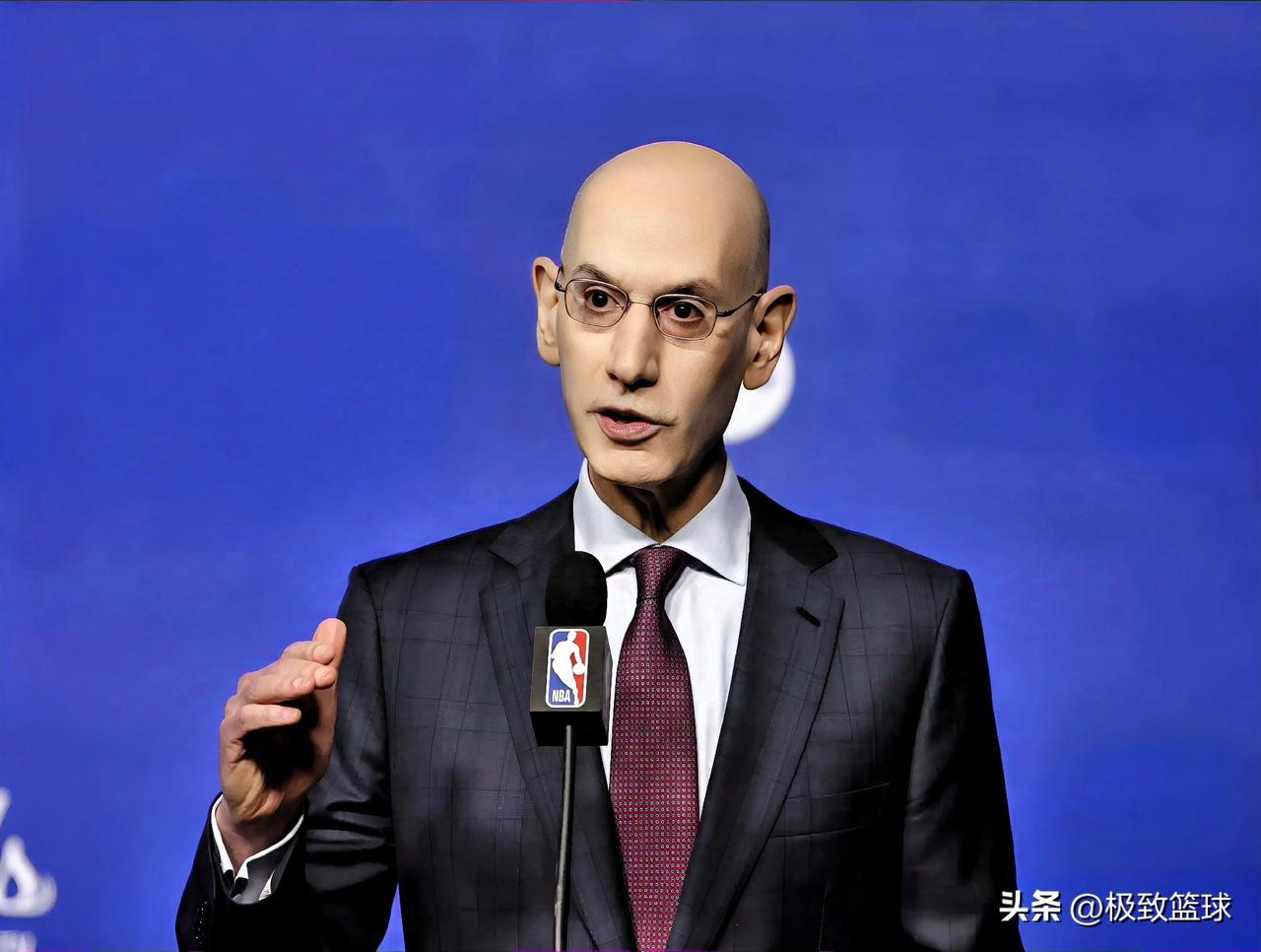 肖华演都不演了！

NBA总裁肖华在NBA董事会会议后会见了媒体，谈到对快船涉嫌