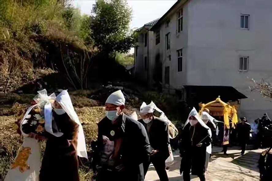 惊人：我国即将迎来人口死亡高峰？三年间去世3200多万人，速度十分惊人

202