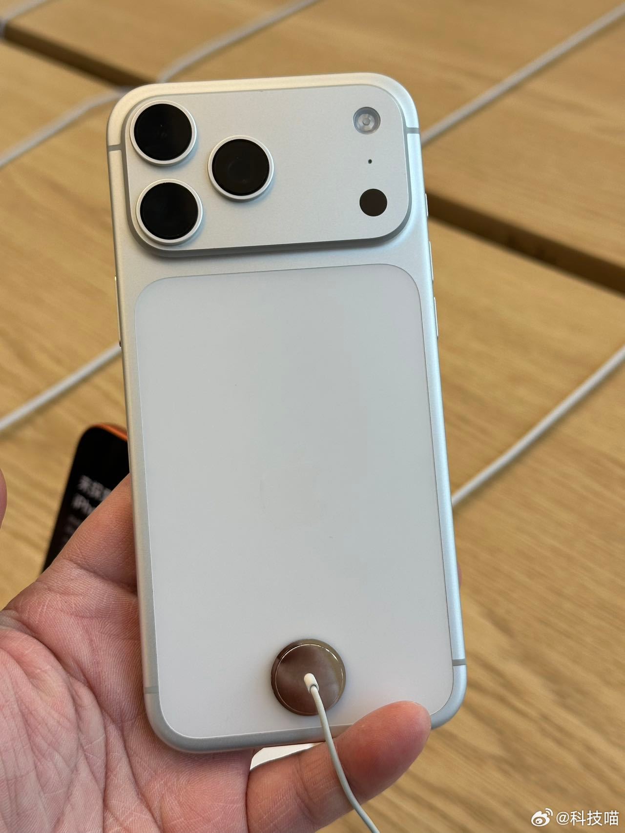 2007–2025 年 iPhone 中国市场年度出货量（IDC口径）：2007