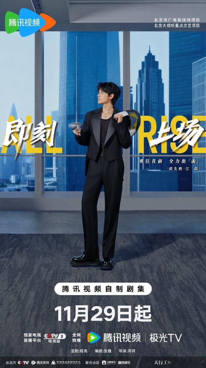 白衬衫+金丝眼镜的清爽穿搭，把人夫感焊在身上！面馆里主动补辣椒的细腻，被调侃就脸