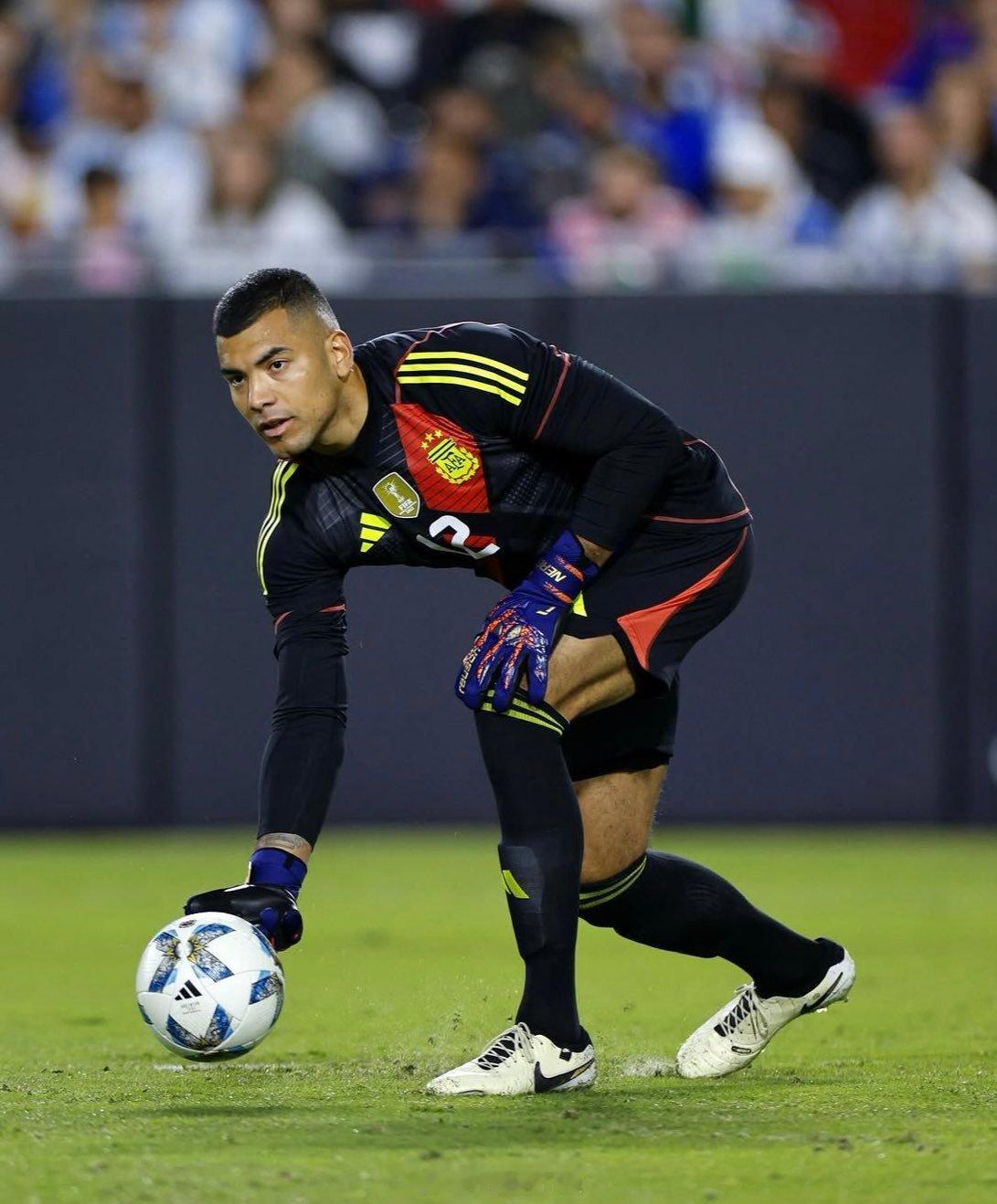 🚨 斯卡洛尼建议沃尔特·贝尼特斯在水晶宫争取更多上场机会。➡️ 随着世界杯的临