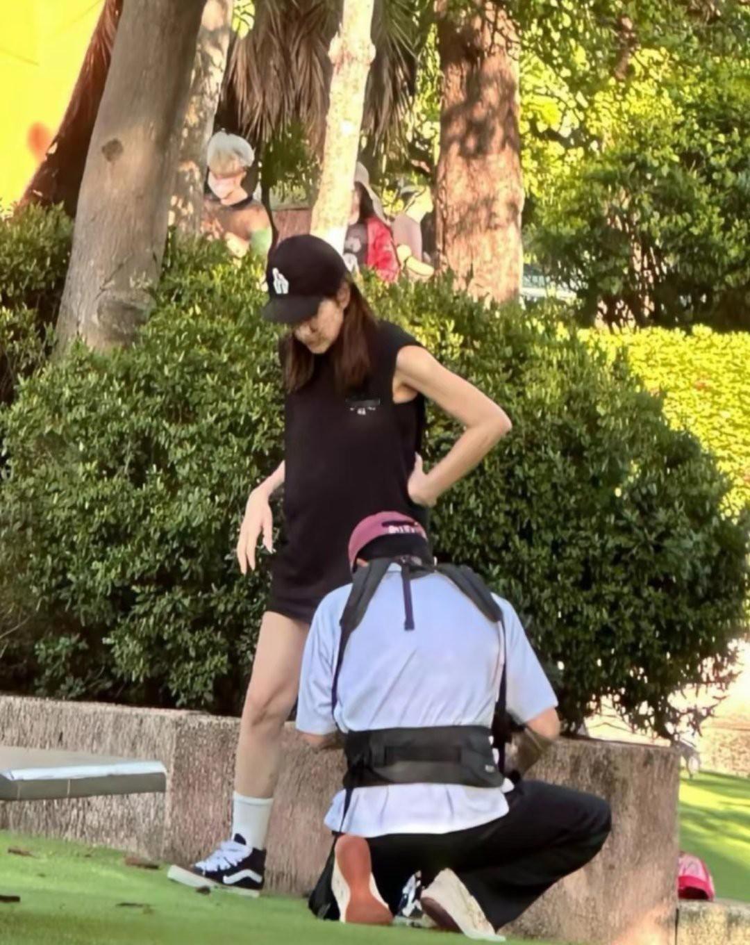 没想到，邱泽这么一个看起来不靠谱的男人，居然成了一个爱家、爱老婆的人。

有网友