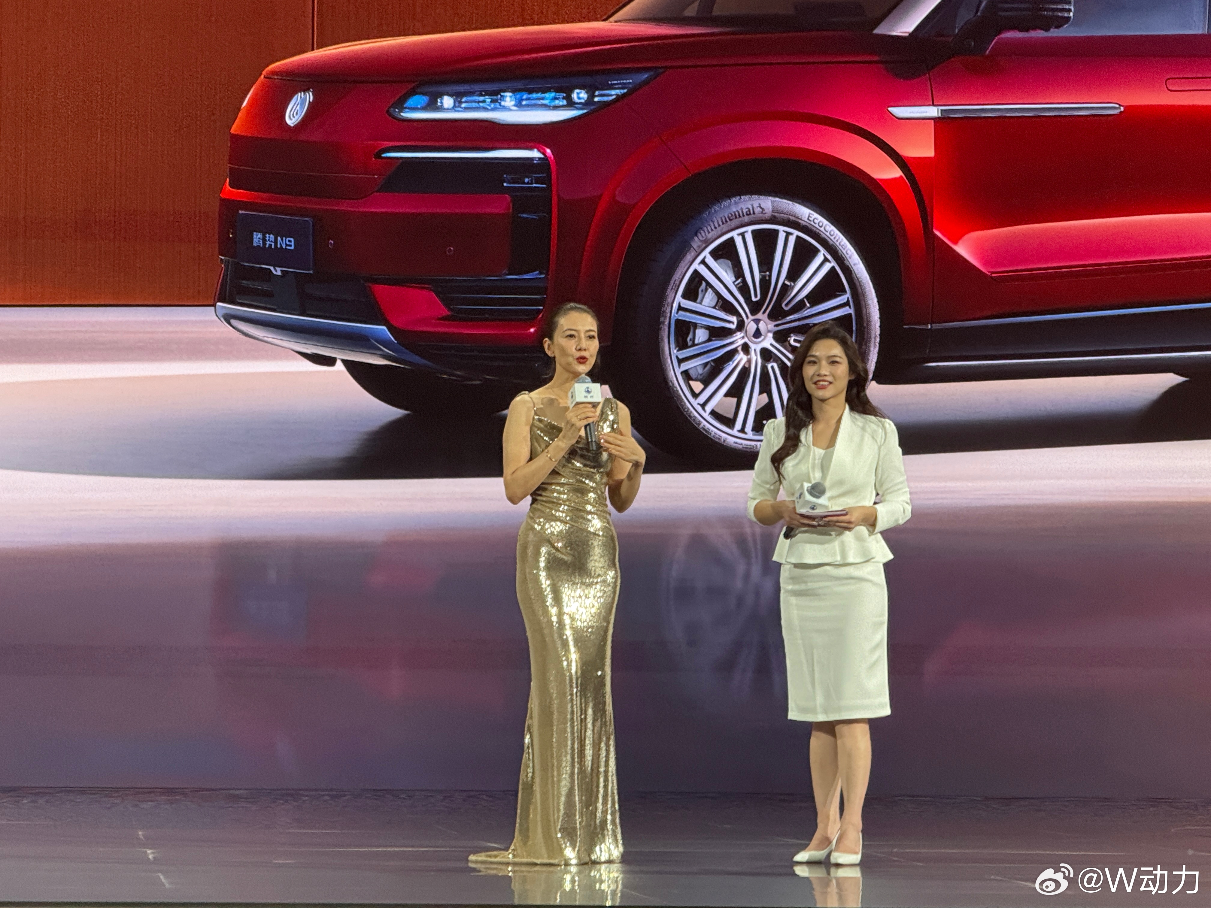 高圆圆为女性朋友推荐好开的大车、2026款腾势N9上市高圆圆一眼心动！女神牵手腾