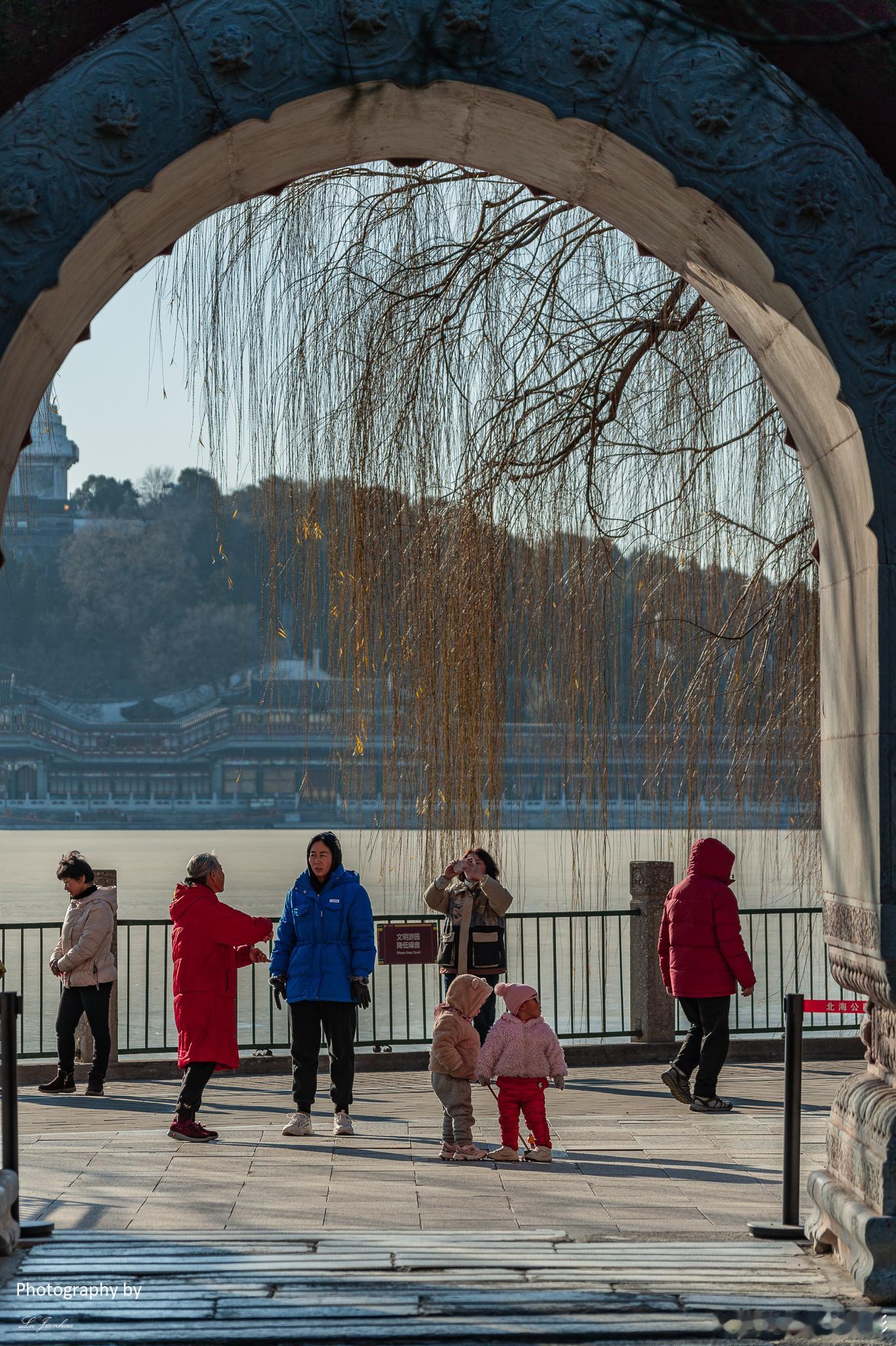 ❄️【冬日漫步，北海公园的静谧时光】🌅冬日里的北海公园，没有了盛夏的热闹喧嚣。