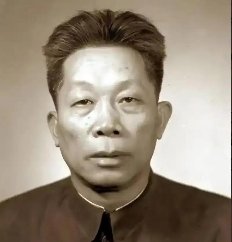 1957年他被撤职，当处分决定送到中央毛主席大怒：他对党是有功的。

1957年