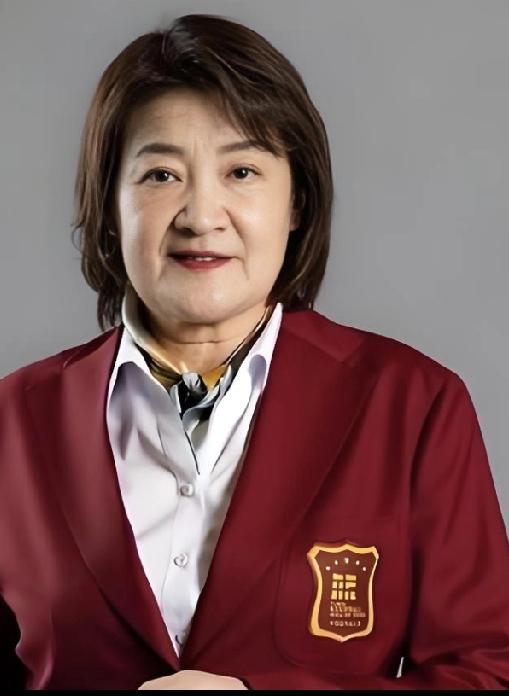 中国女篮10位队长最骄傲的事情

第一位队长：宋晓波，北京人，率队获得世锦赛和洛