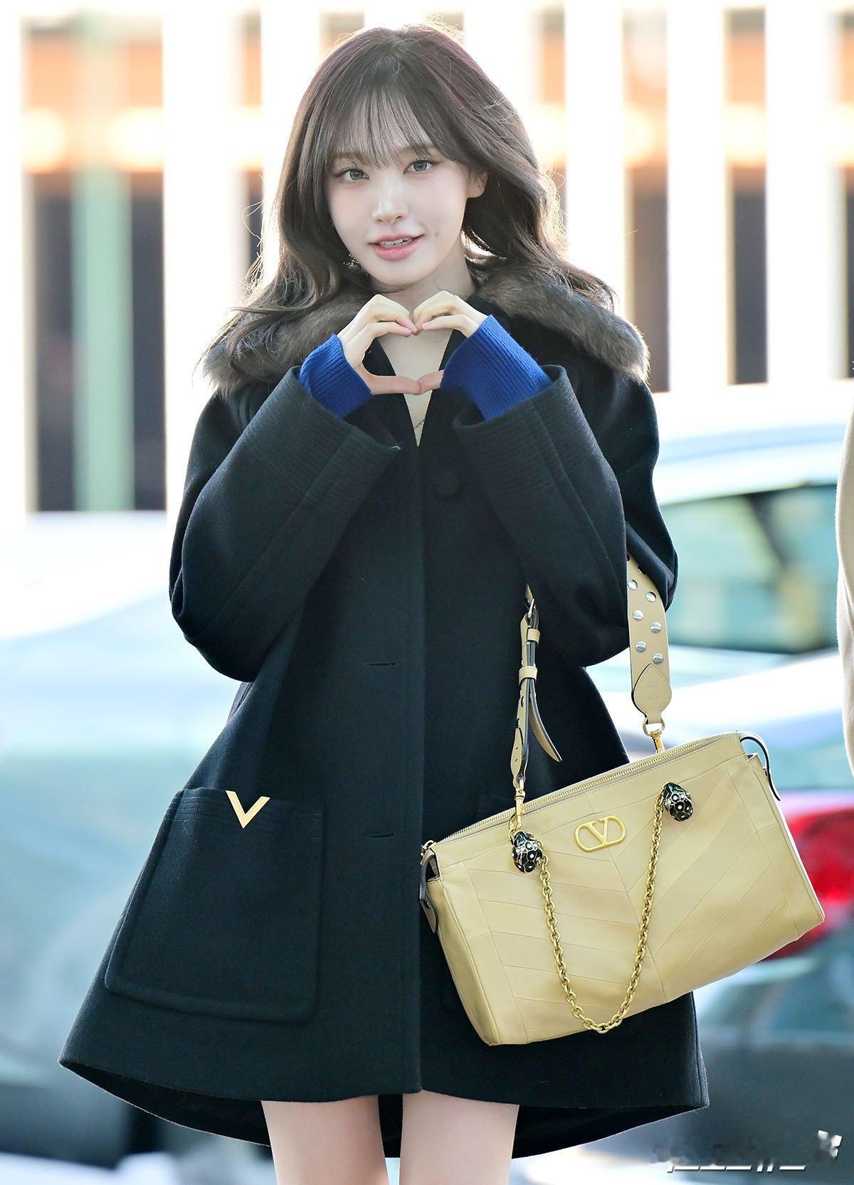 巴黎高定时装周｜机场造型LIZ金志垣 & REI直井怜 —— Valentino