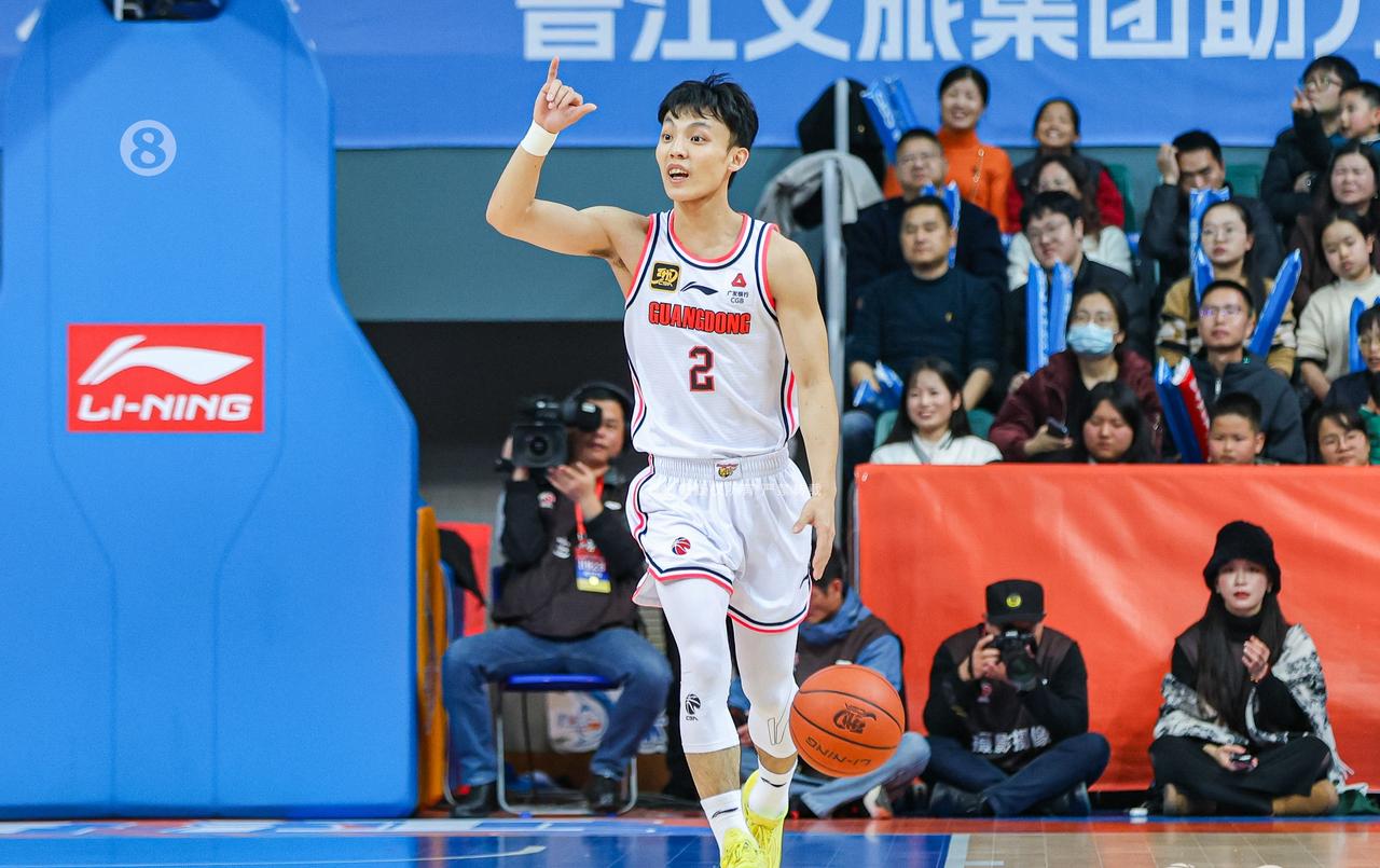 球场指挥官小个子的天花板——徐杰
毫无悬念广东全运会男篮101:65大胜浙江！第