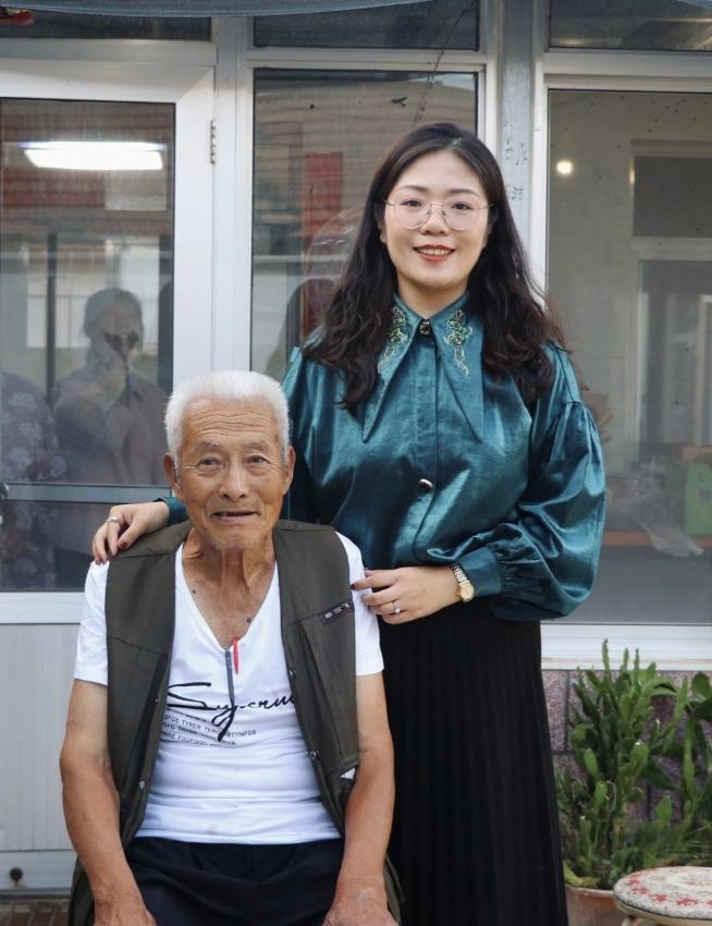 2018年，山西省女孩在北京地铁站给1陌生老人指路，还把自己仅剩150元给了老人