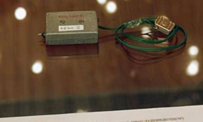 美国和澳大利亚合伙在中国大使馆的混凝土里装了三百多个窃听器。然后美国用这些窃听器