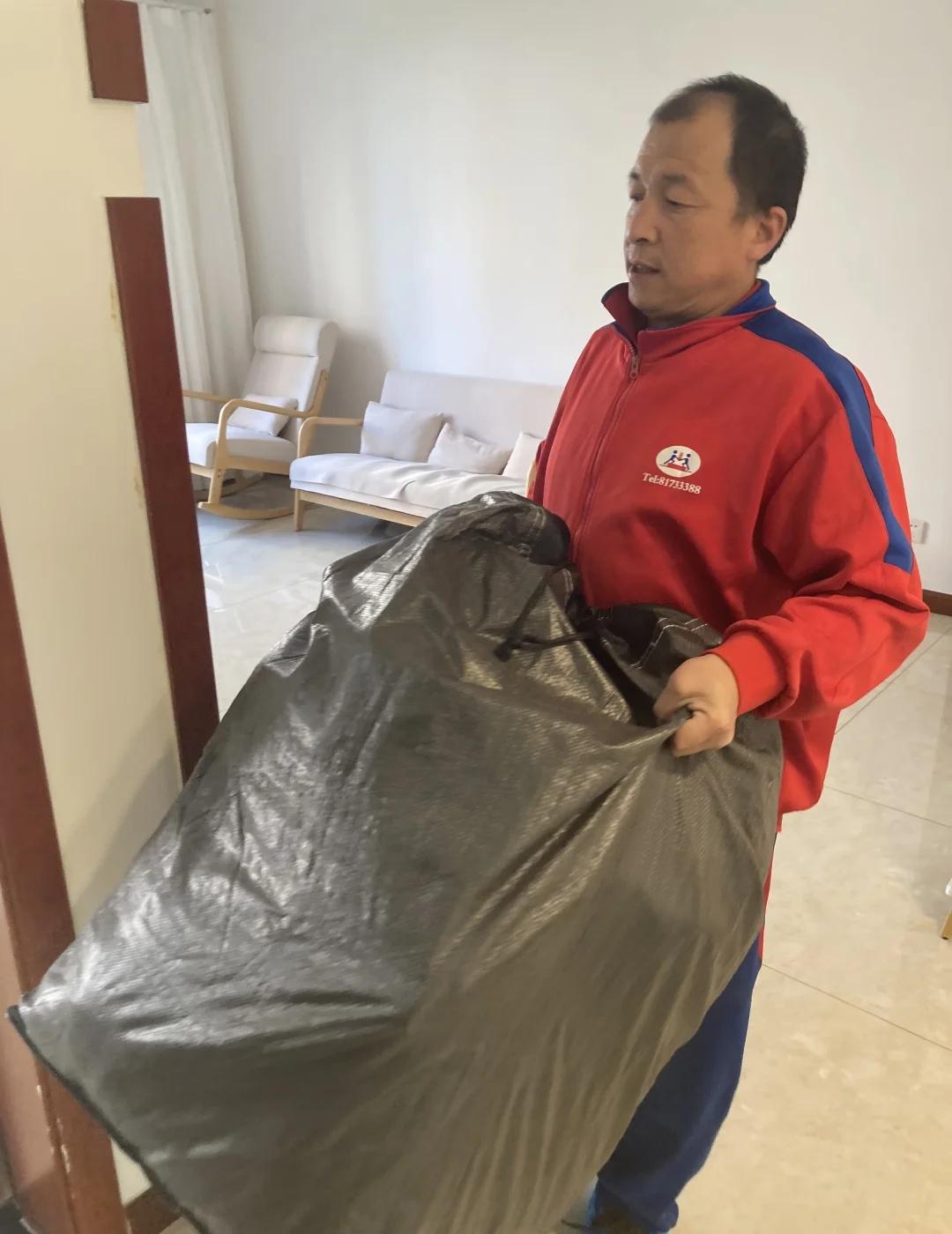 兄弟搬家很靠谱
很久没有搬家了，已经忘了之前是用的什么公司。咨询了朋友以后选择了