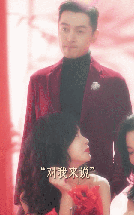 胡歌唐嫣；
这一眼的杀伤力有多强？
在我这儿；
已经胜过了2023一整年的偶像剧